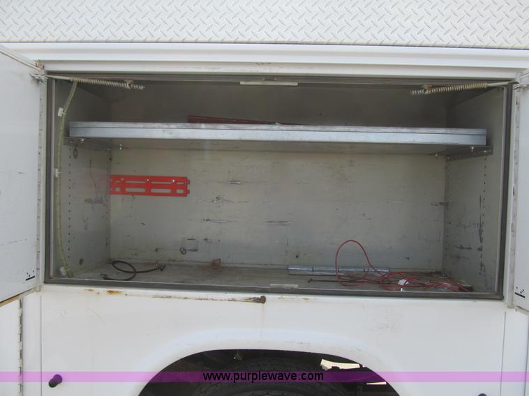 image for item A4932 2004 Ford F550 XL Super Duty service truck