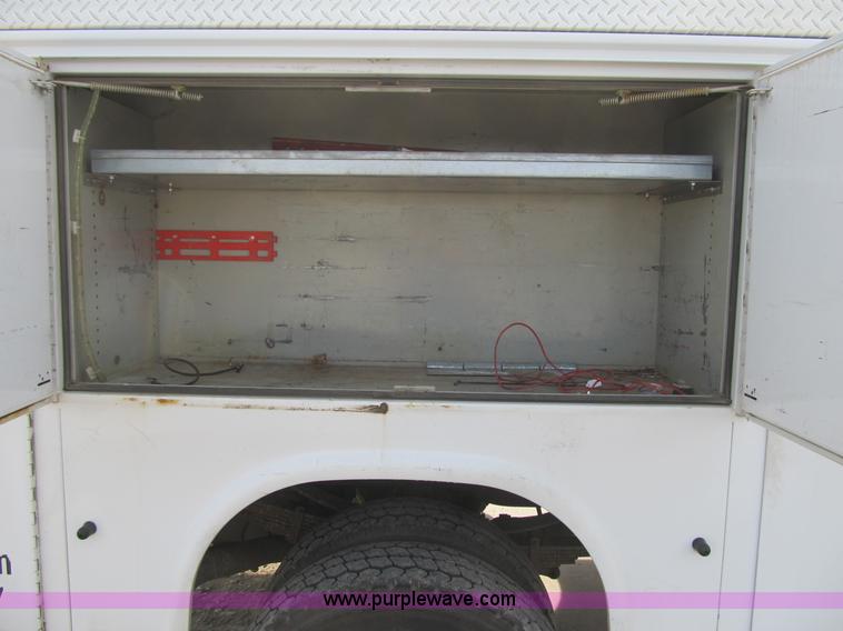 image for item A4932 2004 Ford F550 XL Super Duty service truck