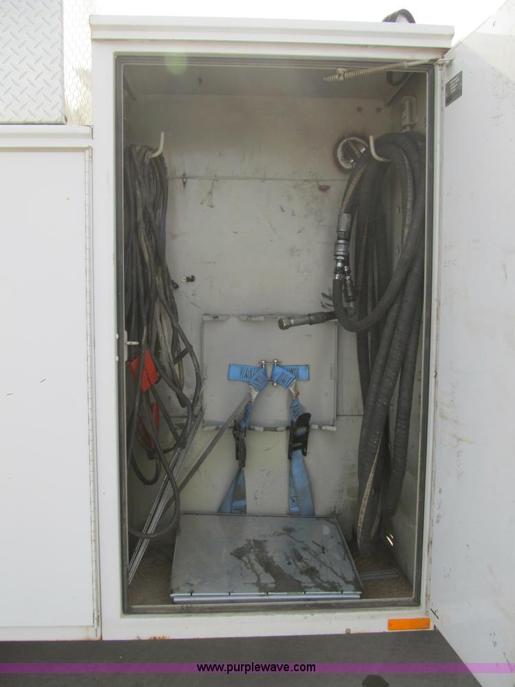 image for item A4932 2004 Ford F550 XL Super Duty service truck