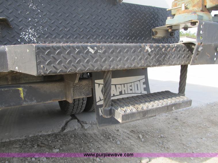 image for item A4932 2004 Ford F550 XL Super Duty service truck