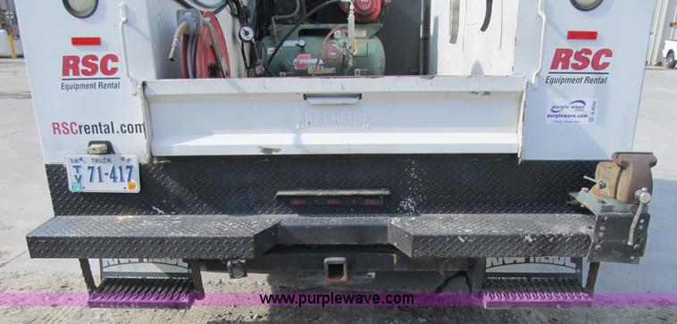 image for item A4932 2004 Ford F550 XL Super Duty service truck