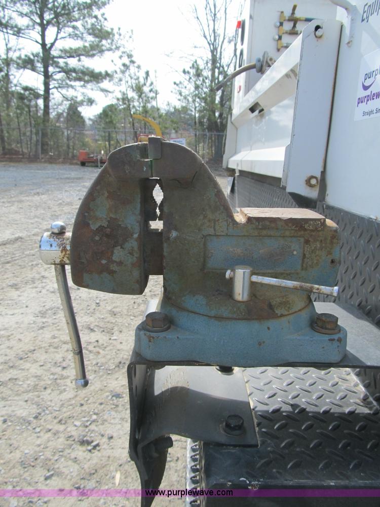 image for item A4932 2004 Ford F550 XL Super Duty service truck