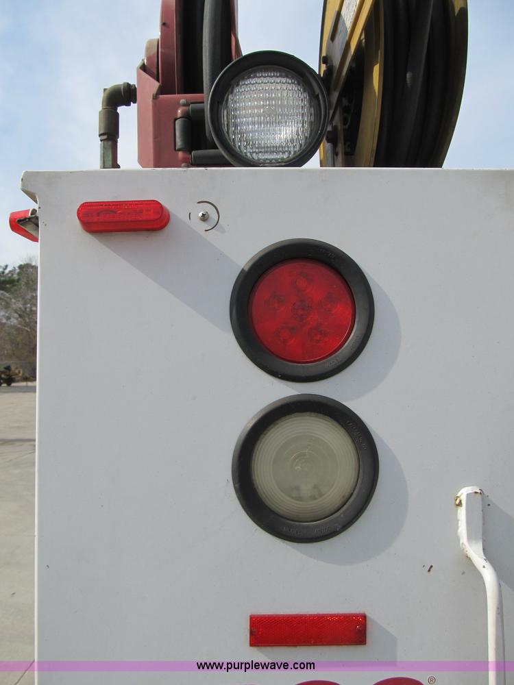 image for item A4932 2004 Ford F550 XL Super Duty service truck