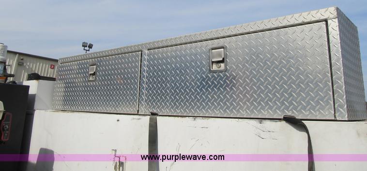 image for item A4932 2004 Ford F550 XL Super Duty service truck