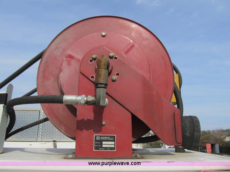 image for item A4932 2004 Ford F550 XL Super Duty service truck