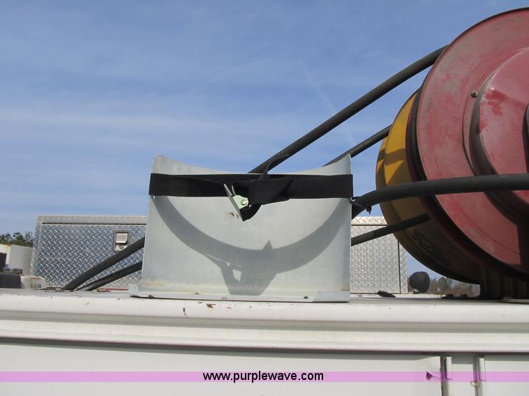 image for item A4932 2004 Ford F550 XL Super Duty service truck