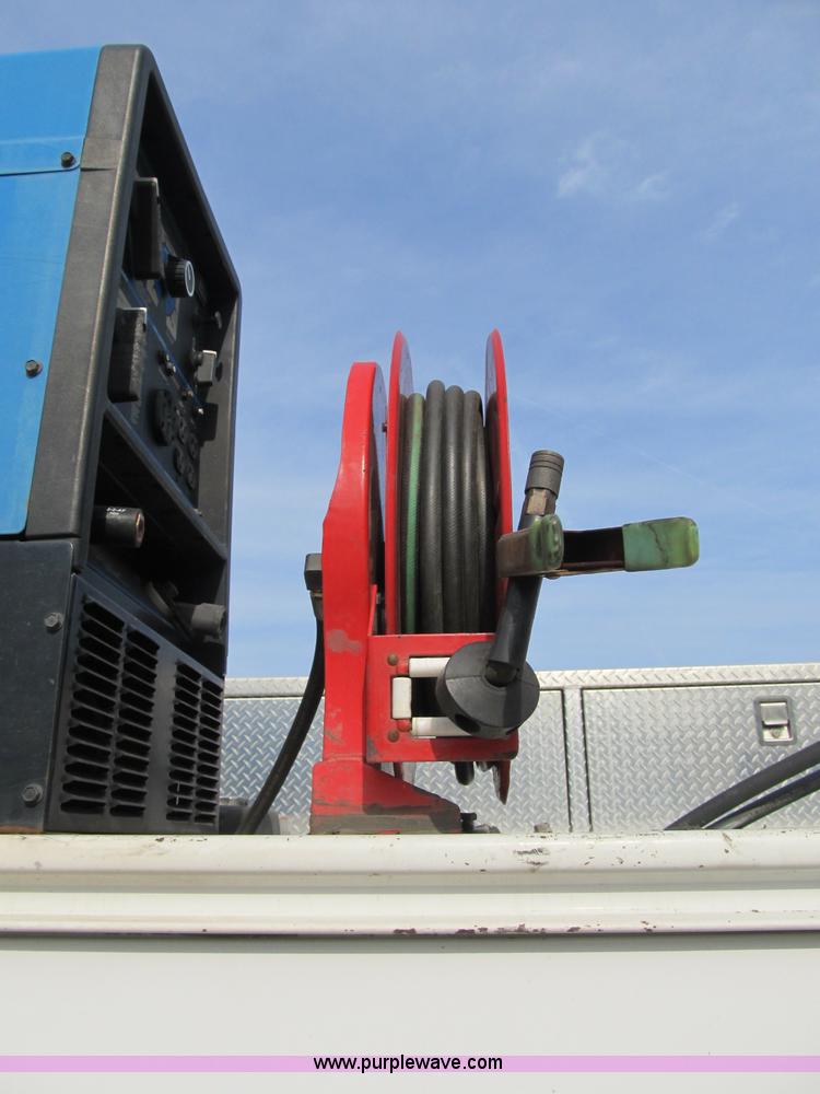 image for item A4932 2004 Ford F550 XL Super Duty service truck