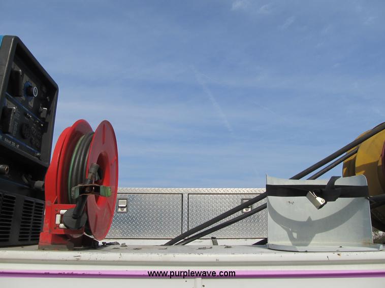 image for item A4932 2004 Ford F550 XL Super Duty service truck