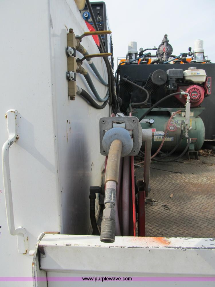 image for item A4932 2004 Ford F550 XL Super Duty service truck