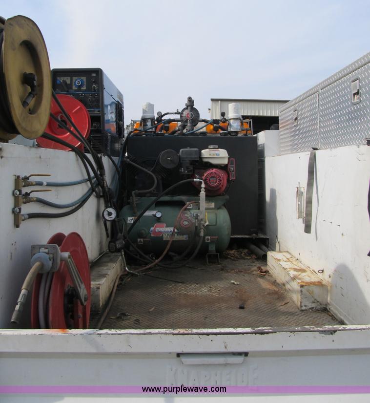 image for item A4932 2004 Ford F550 XL Super Duty service truck