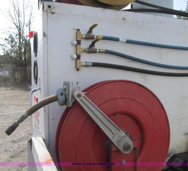 image for item A4932 2004 Ford F550 XL Super Duty service truck