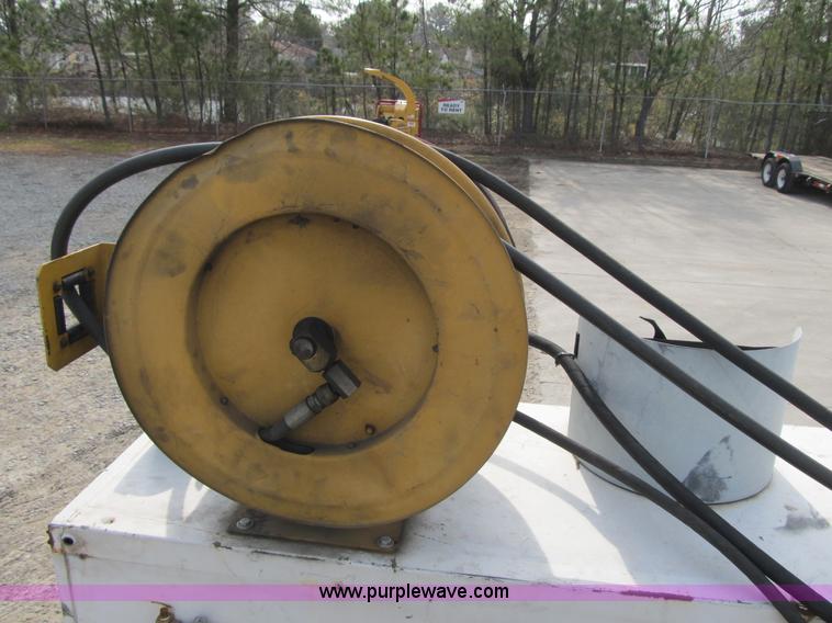 image for item A4932 2004 Ford F550 XL Super Duty service truck