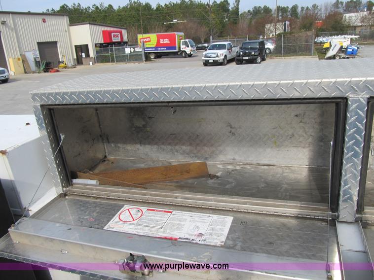 image for item A4932 2004 Ford F550 XL Super Duty service truck