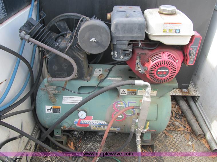 image for item A4932 2004 Ford F550 XL Super Duty service truck