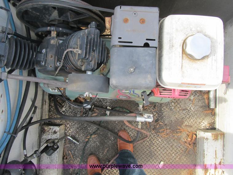 image for item A4932 2004 Ford F550 XL Super Duty service truck