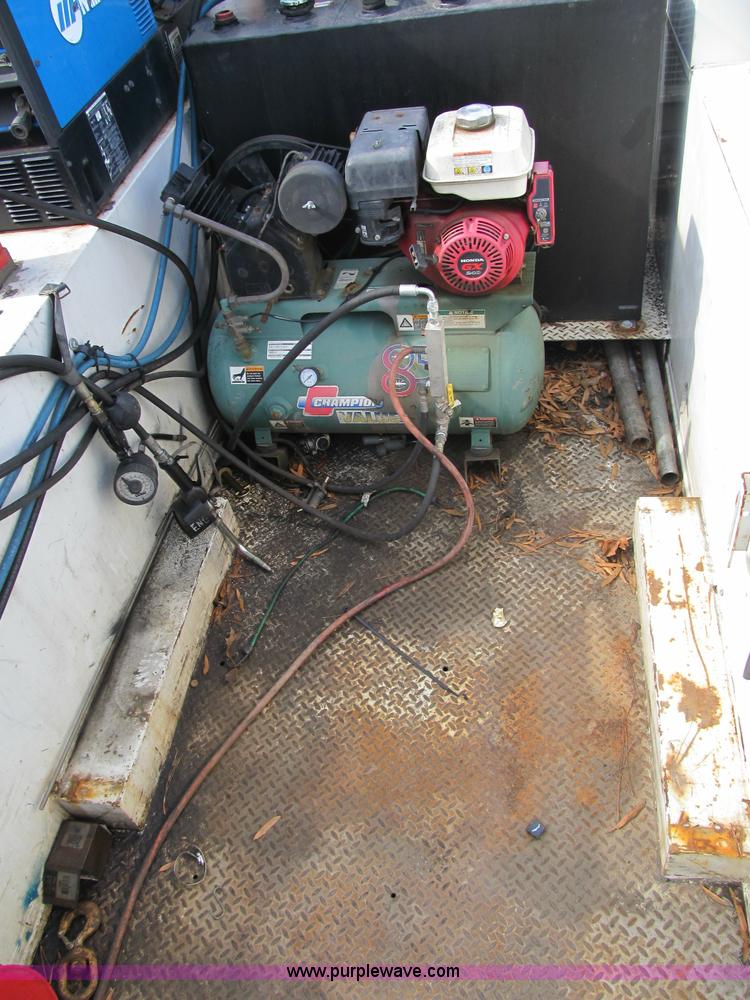 image for item A4932 2004 Ford F550 XL Super Duty service truck