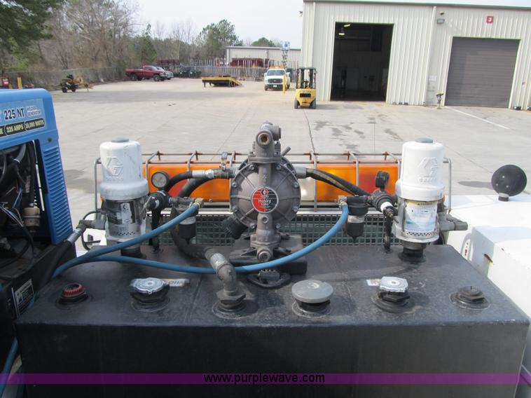 image for item A4932 2004 Ford F550 XL Super Duty service truck