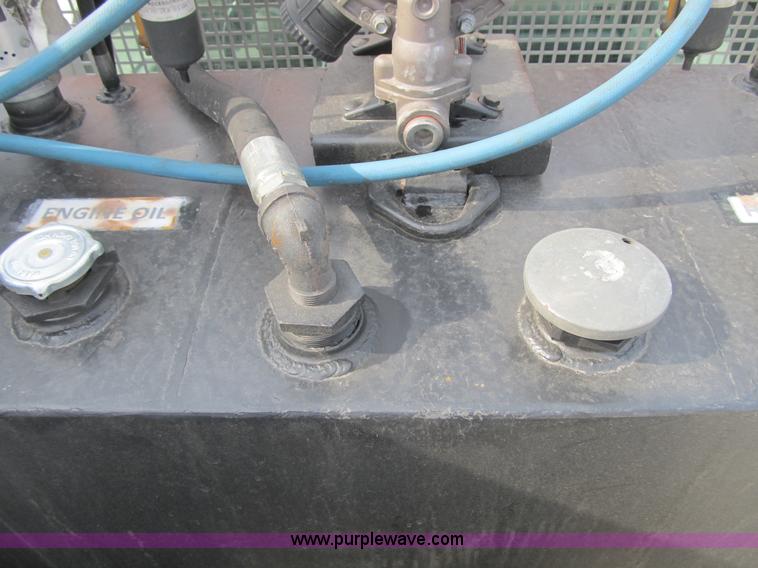 image for item A4932 2004 Ford F550 XL Super Duty service truck