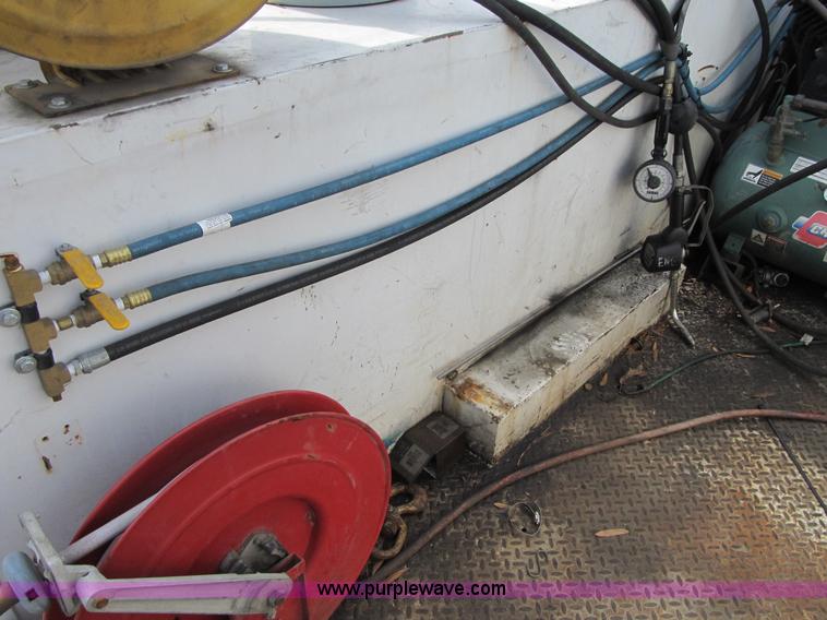 image for item A4932 2004 Ford F550 XL Super Duty service truck