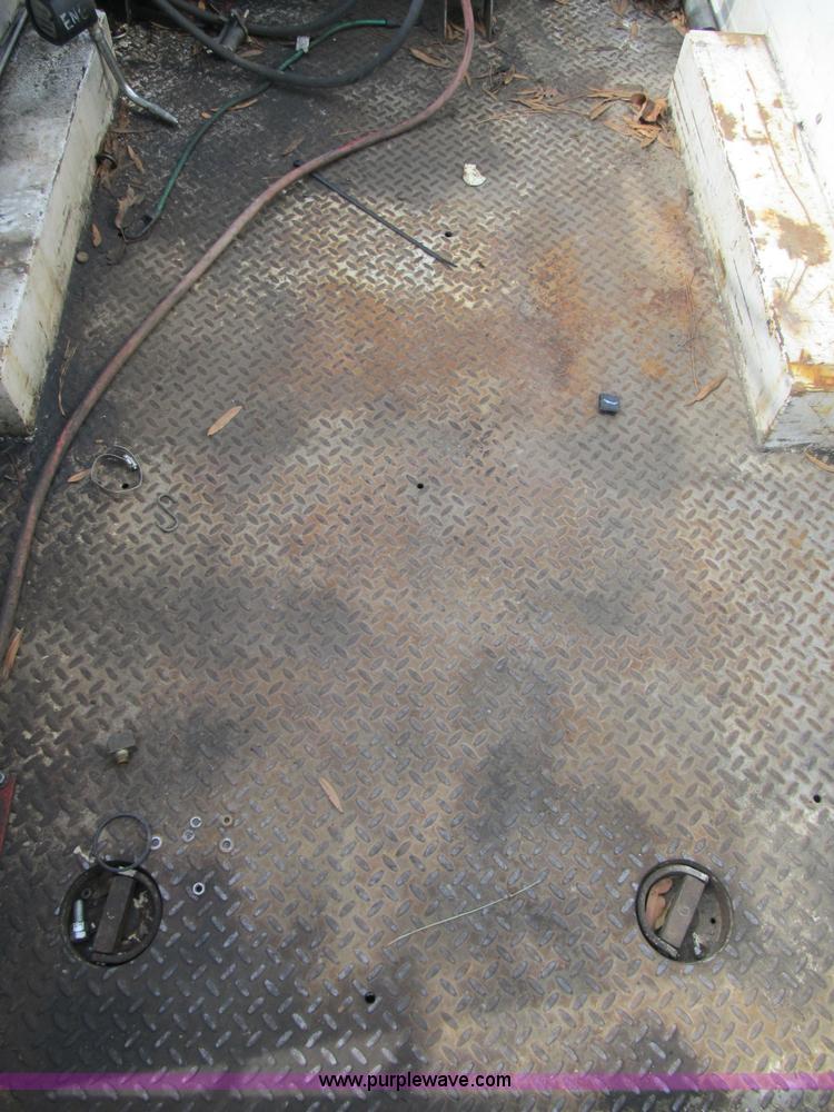 image for item A4932 2004 Ford F550 XL Super Duty service truck