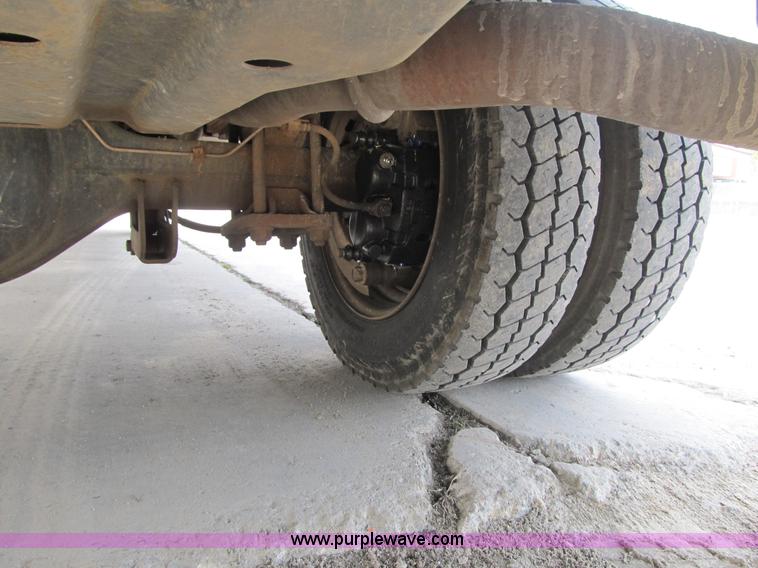 image for item A4932 2004 Ford F550 XL Super Duty service truck