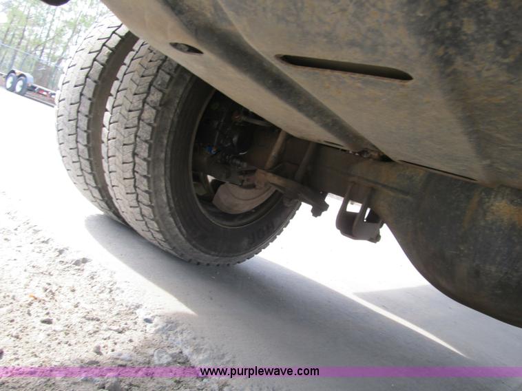 image for item A4932 2004 Ford F550 XL Super Duty service truck