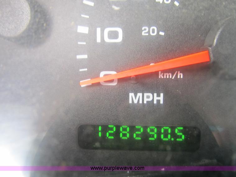 image for item A4932 2004 Ford F550 XL Super Duty service truck