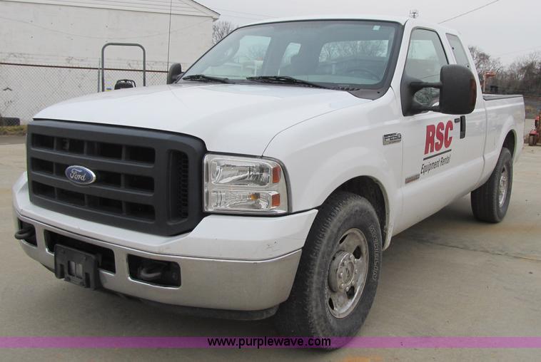 image for item A4933 2006 Ford F250 XLT Super Duty pickup truck