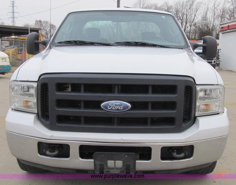 image for item A4933 2006 Ford F250 XLT Super Duty pickup truck