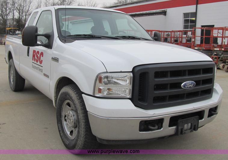 image for item A4933 2006 Ford F250 XLT Super Duty pickup truck