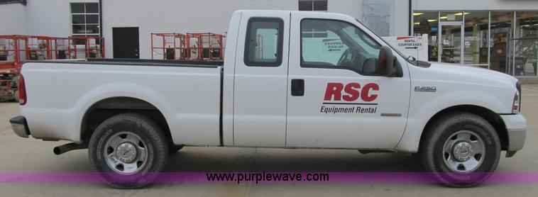 image for item A4933 2006 Ford F250 XLT Super Duty pickup truck
