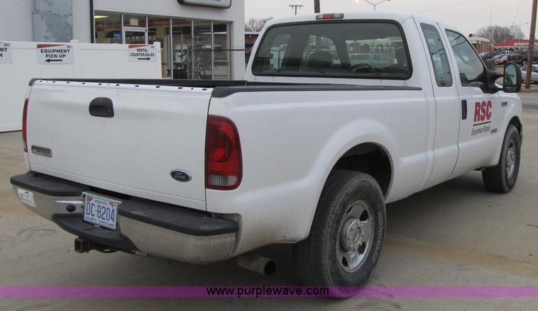 image for item A4933 2006 Ford F250 XLT Super Duty pickup truck