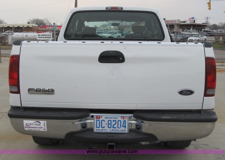 image for item A4933 2006 Ford F250 XLT Super Duty pickup truck