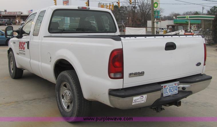 image for item A4933 2006 Ford F250 XLT Super Duty pickup truck