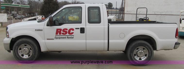 image for item A4933 2006 Ford F250 XLT Super Duty pickup truck