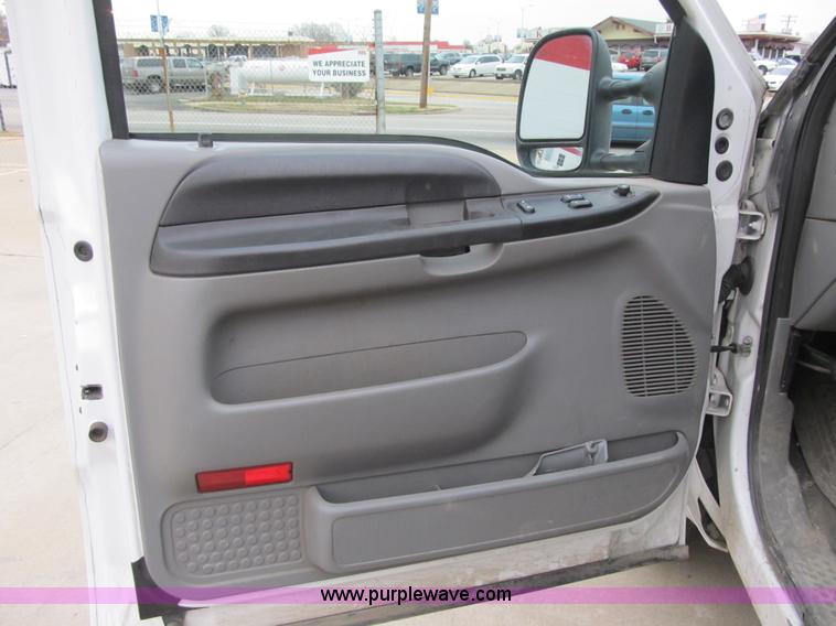 image for item A4933 2006 Ford F250 XLT Super Duty pickup truck