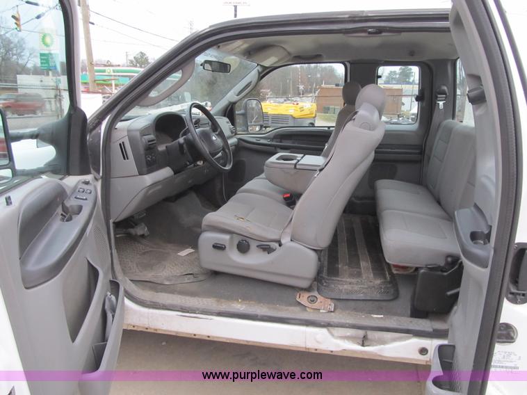 image for item A4933 2006 Ford F250 XLT Super Duty pickup truck