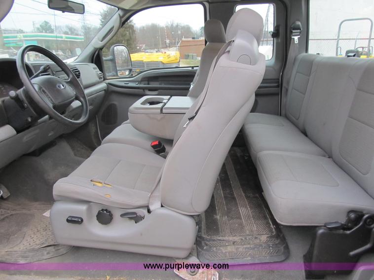 image for item A4933 2006 Ford F250 XLT Super Duty pickup truck