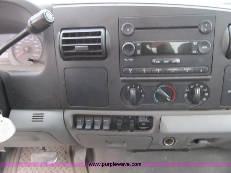 image for item A4933 2006 Ford F250 XLT Super Duty pickup truck