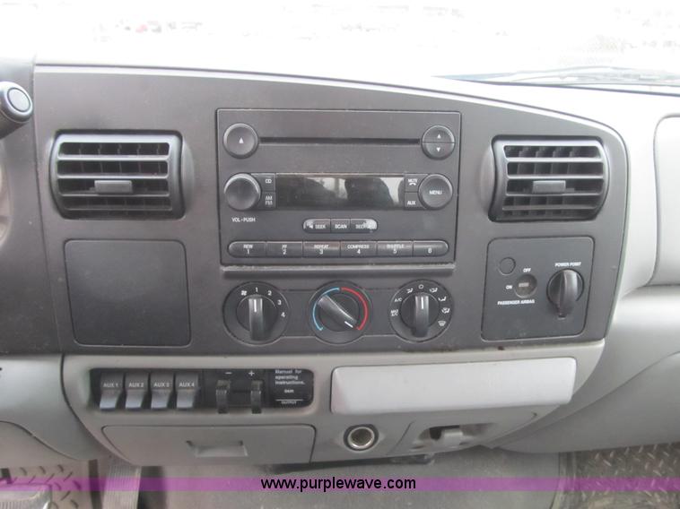 image for item A4933 2006 Ford F250 XLT Super Duty pickup truck