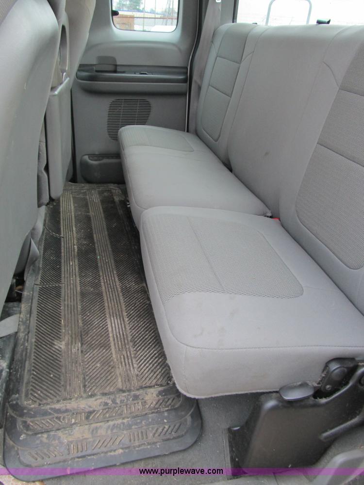 image for item A4933 2006 Ford F250 XLT Super Duty pickup truck