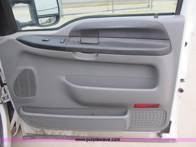 image for item A4933 2006 Ford F250 XLT Super Duty pickup truck