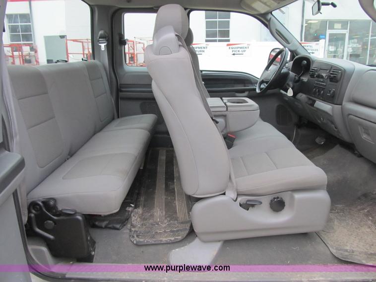 image for item A4933 2006 Ford F250 XLT Super Duty pickup truck