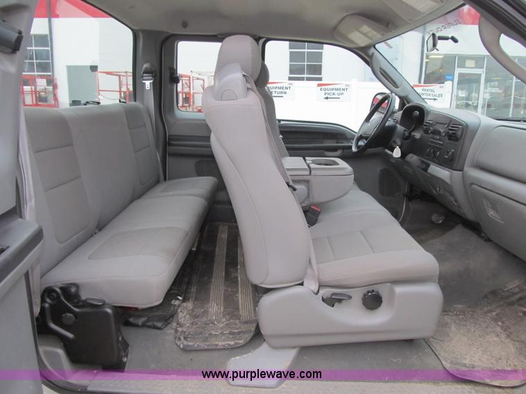 image for item A4933 2006 Ford F250 XLT Super Duty pickup truck