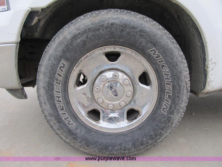 image for item A4933 2006 Ford F250 XLT Super Duty pickup truck