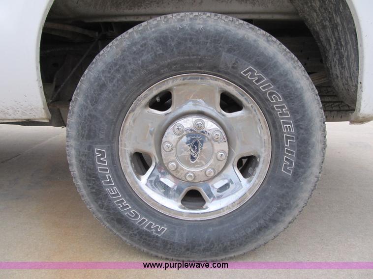 image for item A4933 2006 Ford F250 XLT Super Duty pickup truck