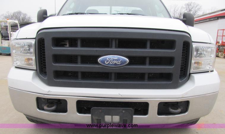 image for item A4933 2006 Ford F250 XLT Super Duty pickup truck