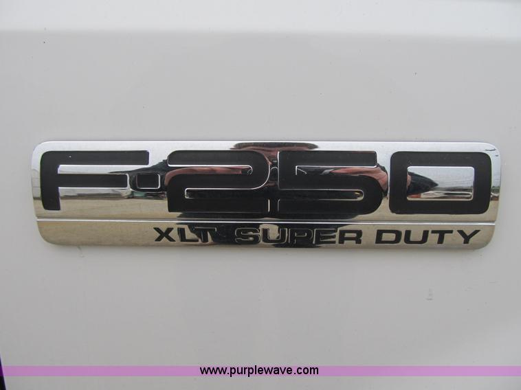 image for item A4933 2006 Ford F250 XLT Super Duty pickup truck