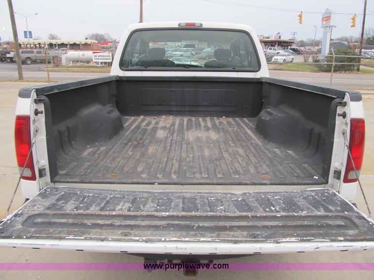 image for item A4933 2006 Ford F250 XLT Super Duty pickup truck