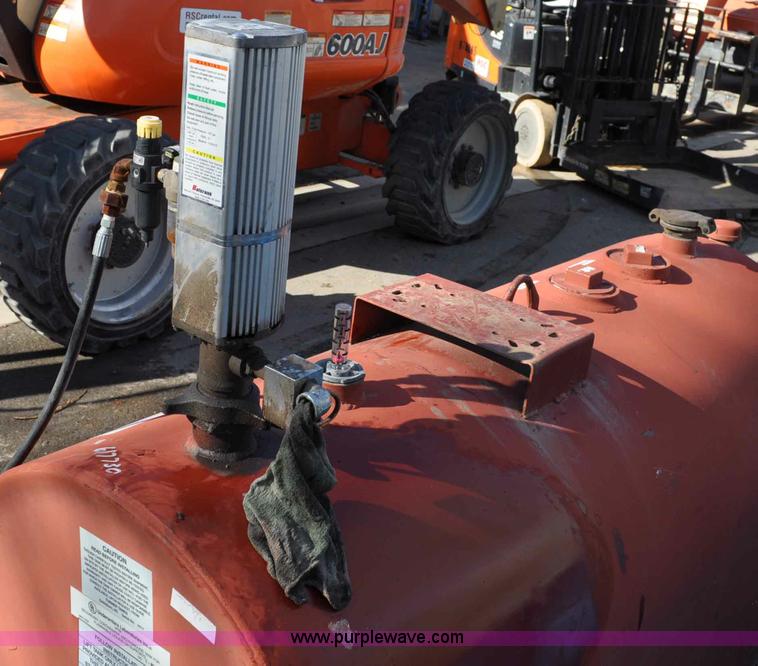 image for item A5857 275 gallon bulk oil tank